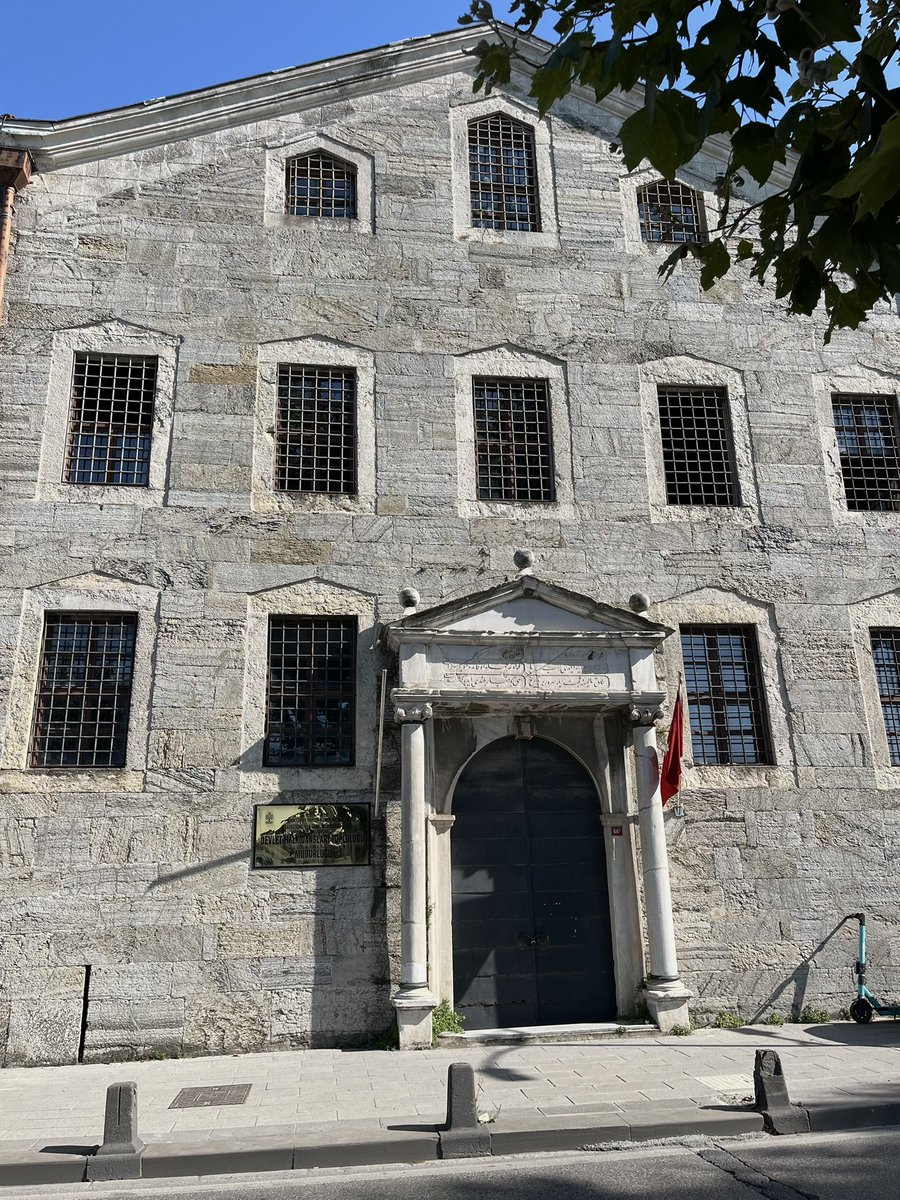 Ahmeterek6's tweet photo. Güzel bir devlet tiyatroları binası 🎭
📍Üsküdar | İstanbul https://t.co/IKjp0pcEhJ