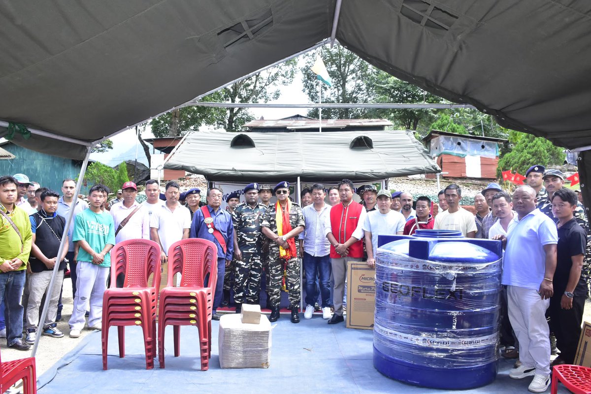 SSBFTRTEZPUR_'s tweet photo. दिनांक 27.07.2026 को 61 वाहिनी, सशस्त्र सीमा बल द्वारा नागरिक कल्याण कार्यक्रम का आयोजन "G" समवाय , शामपुंग में किया गया। कार्यक्रम का शुभारंभ श्री बिश्वजीत कुमार पाल, महानिरीक्षक, सीमांत तेजपुर द्वारा किया गया।
#civicactionprogramme
#ssb
#ftrtezpur https://t.co/XXxic5CU3O