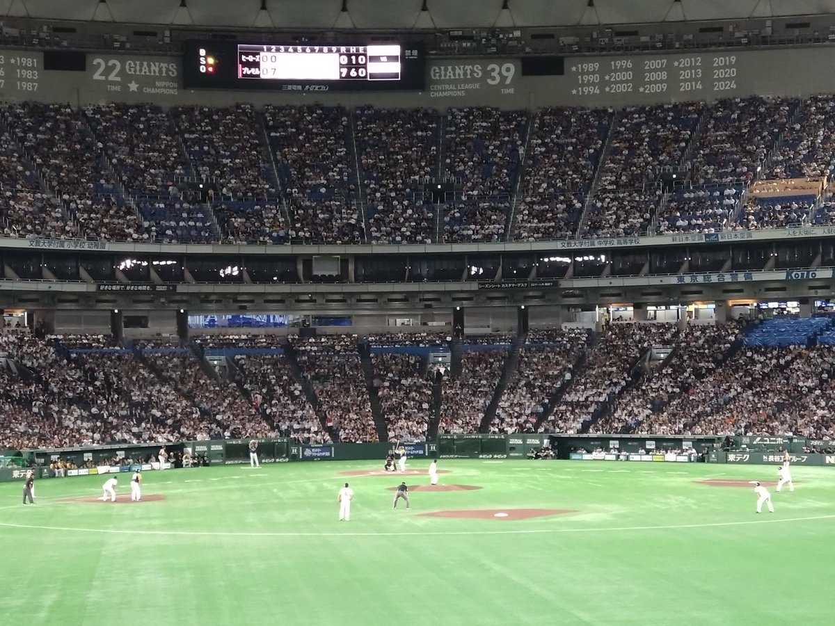Wh_Java_sparrow's tweet photo. こんばんは☁
今日は仕事終わりに #サントリードリームマッチ2026 を家族と観てきました♪
往年の選手、名場面の再現などとても楽しかったです(*´ω｀*) https://t.co/ll18VfE9f7