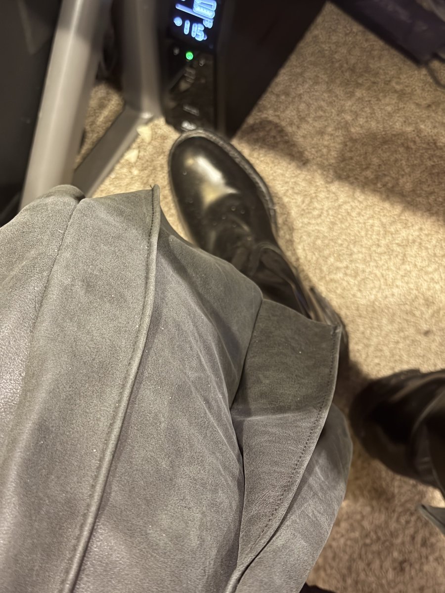 rorwessels's tweet photo. Tall boots with a kilt??  Yes?  No?  The kilt is a leather kilt from @Utilikilts that I have not been able to wear for a while. But I can now, so yay…. The boots are @chippewa_boots but they sadly don’t make boots like this anymore. https://t.co/9N1dde1yr1