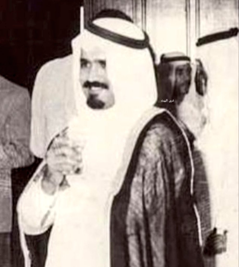 Sirhamad_'s tweet photo. ما اعتقد في شخص اسعد مني بالأخبار الحاليه فكرة رؤية الاتحاد مع مستثمر كويتي راح يقوي علاقة الاتحاد بالكويتين وهذي ميزه الاكبر وتجار الكويت اغلبهم ماعندهم ميول بالسعوديه فاذا شافو الاتحاد وتاريخه العظيم والجماهيريه العظيمه راح يستثمرون اكثر والكويت من اكثر الدول الي فيها مليونيره مقارنه بعدد السكان.وثانياً امنيتي كانت ولا زالت احضر للاتحاد بالكويت وغالباً راح تصير اذا فاز لؤي يارب.اخيراً ميلة العقال للجهه اليسار وهذا الشي المعروف يرجع لقبيلة شمر العريقه وما مال عقاله الا من الطناخه بالهراس وهذا السبب يكفي اني ارشحه من غير الاسباب الثانيه