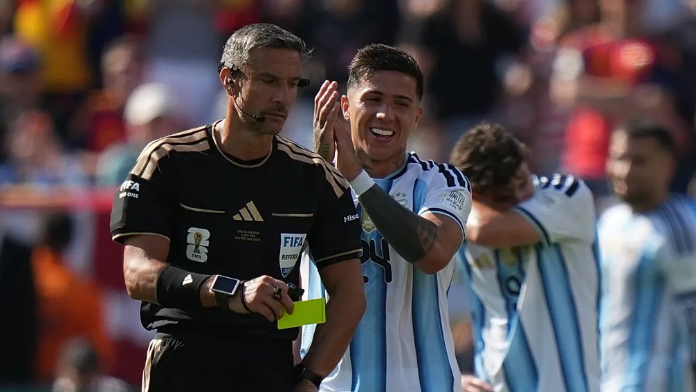 ElVarCentral's tweet photo. 🏵️ Tras su actuación en la final del Mundial 2026, Slavko Vincic ha confirmado su retiro de la actividad arbitral. El esloveno pone fin a su carrera a los 46 años y podrá decir que dirigió una final de Champions League, una de Europa League y una de Copa del Mundo. https://t.co/gl1cXOVPtV