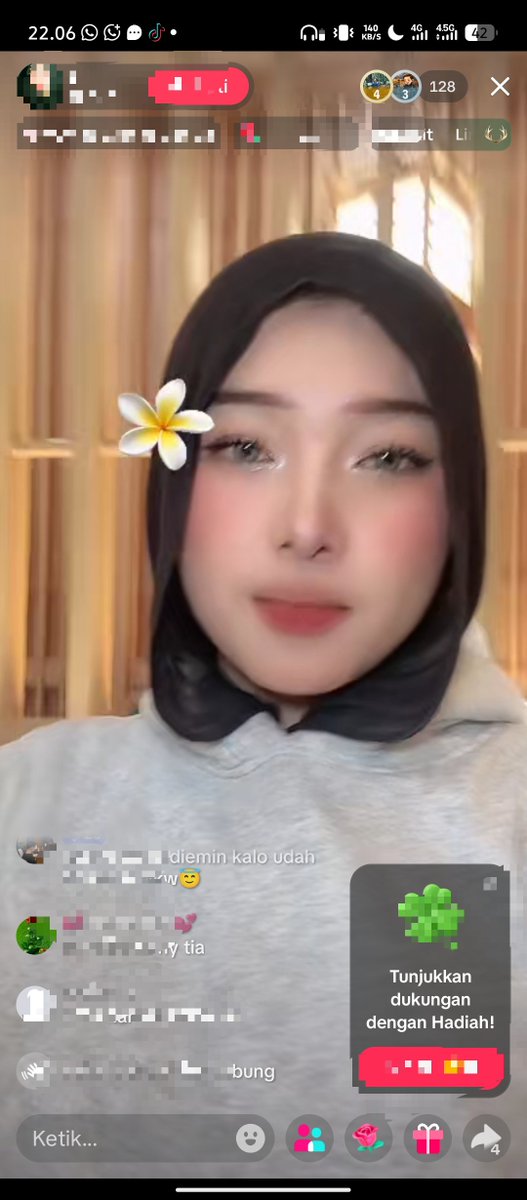 queenbecap's tweet photo. Queen Livu update live bar bar 
https://t.co/pqBjqUtUaW https://t.co/NPQ3xALmuZ