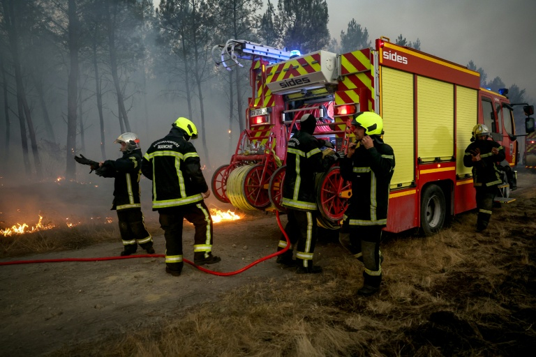 L_ThinkTank's tweet photo. ‼️  [ 🇫🇷 FRANCE ]

🔸 88 sapeurs-pompiers ont été blessés dans le feu en Gironde. https://t.co/O1vLSkQp6k