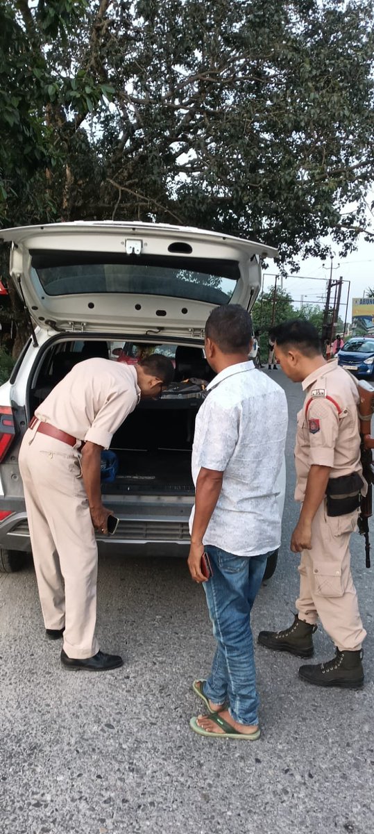 udalguripolice's tweet photo. Naka checking continues in the Tangla town area under Tangla Police Station to deter crime, ensure public safety and keep our roads secure.

#AssamPolice #UdalguriPolice #NakaChecking #SafeCommunity
@CMOfficeAssam 
@assampolice 
@HardiSpeaks 
@BaruahPadmanabh https://t.co/gWt7PF1jfa