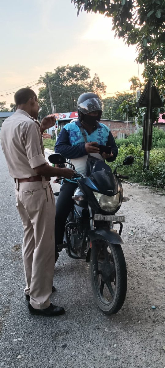 udalguripolice's tweet photo. Naka checking continues in the Tangla town area under Tangla Police Station to deter crime, ensure public safety and keep our roads secure.

#AssamPolice #UdalguriPolice #NakaChecking #SafeCommunity
@CMOfficeAssam 
@assampolice 
@HardiSpeaks 
@BaruahPadmanabh https://t.co/gWt7PF1jfa