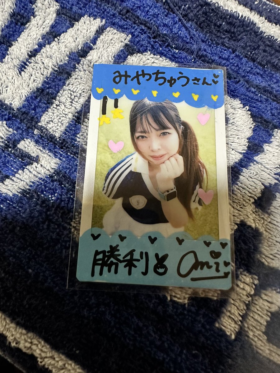 Miyachu147294's tweet photo. 微力of微力ながら、チェキが届いた🐝
2年経ってチェキ来るとは思ってなかったから嬉しかったです💫
さぁ勝つで！
#あみち見てみて https://t.co/EOrxXyx1Ok