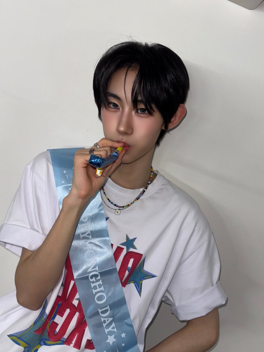 ADAP_offcl's tweet photo. 안녕하세요! 에이댑 종호입니다🐭

데뷔 미션 기간 동안 저희와 함께해 주신 모든 분들 정말 감사합니다ㅎㅎ
저희 ADAP을 응원해 주신 덕분에 이렇게 소중한 추억도 많이 만들고 데뷔 미션도 잘 마무리할 수 있었어요!
여러분이 보내주시는 시간과 마음이 절대 당연한 게 아니라는 걸 항상 느끼고 있습니다!!
그래서 더 감사하고, 그만큼 저도 더 좋은 모습으로 보답하고 싶어요!
아직 보여드리고 싶은 것도 정말 많고, 앞으로 함께 만들어 갈 추억도 엄청 많잖아요!
한국 팬미팅도, 그리고 정식 데뷔도! 더 성장한 모습으로 꼭 찾아올 테니까 많은 기대와 관심 부탁드립니다!!🩵
지금까지 함께해 주셔서 정말 감사합니다!
곧 다시 만나요! 사랑합니다🫶🩵

#ADAP #에이댑
#종호 #JONGHO
#ALL_DREAMS_ARE_POSSIBLE