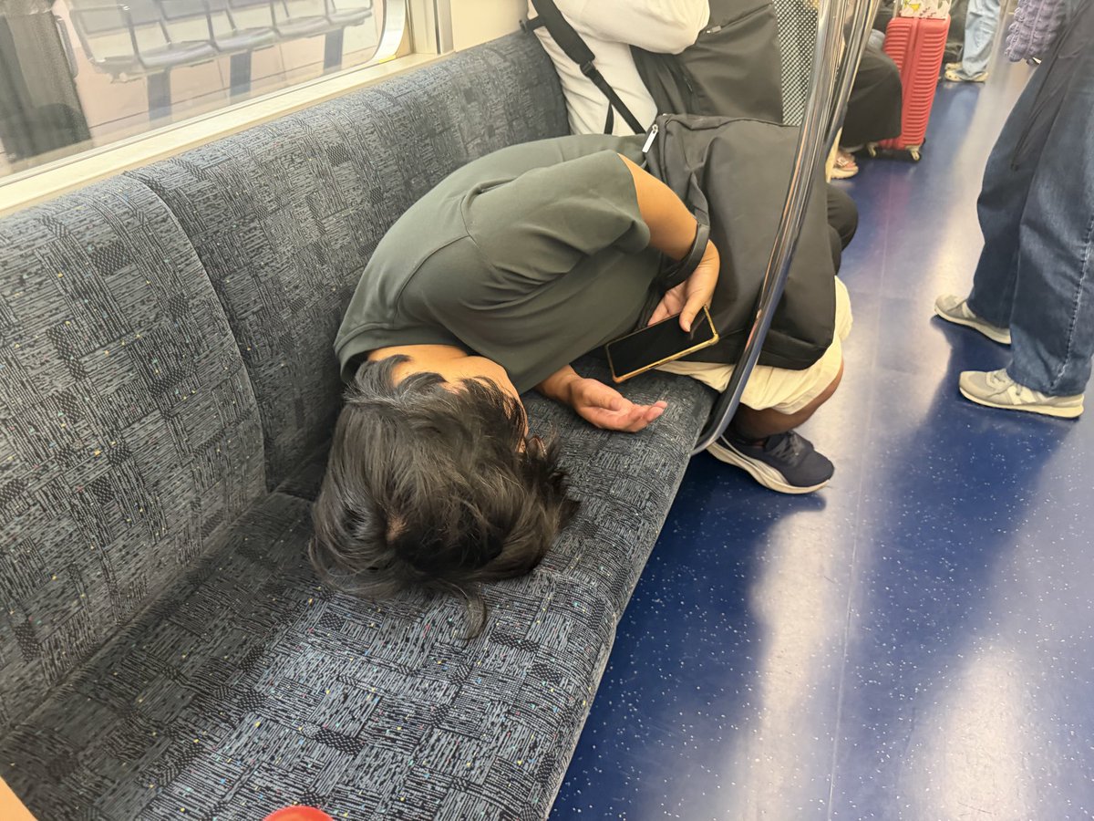 ASK18R's tweet photo. はい、力尽きました https://t.co/9KY9HbsIgS