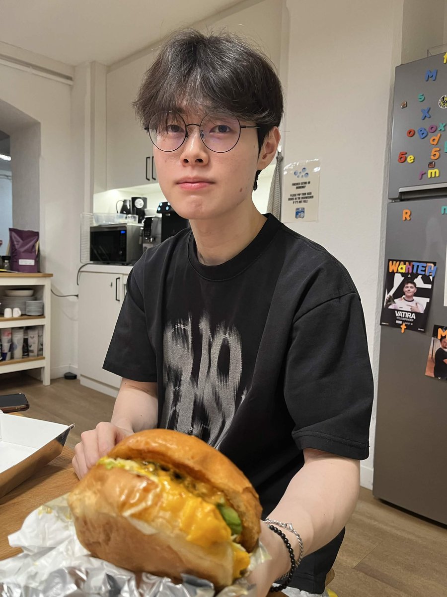 dumghak's tweet photo. @jj2jj2_m 쩨이쩨이엠님 https://t.co/HfUp1eTEVE