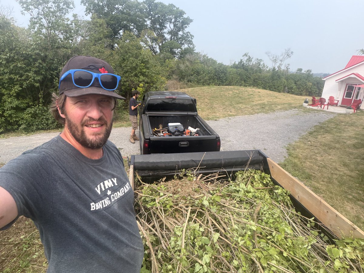 Angelsforever86's tweet photo. It’s Monday morning I’m working hard chainsawing and pruning my customers driveway already filled my dump trailer with brush #hardworkethic day 3 of a 4 day job https://t.co/x6EGY1weZt