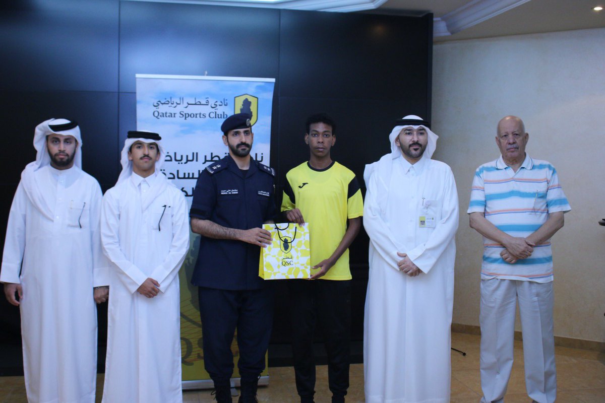 qatarsc61's tweet photo. تحت رعاية إدارة المراكز والهيئات الشبابية بوزارة الرياضة والشباب نظم الجهاز الشبابي بنادي قطر الرياضي #فعالية_أهمية_السلامة_المرورية بالتعاون إدارة التوعية المرورية بالإدارة العامة للمرور وبدوره ثمن محمد عبد الرحيم الهيدوس جهود المنظمين https://t.co/nKDeT3todz