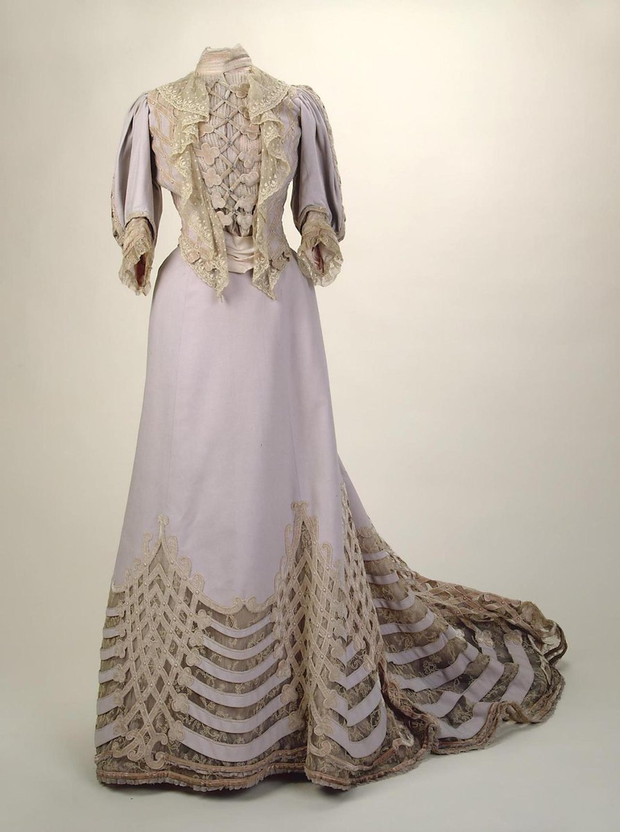 wikivictorian's tweet photo. Visiting dress of Empress Alexandra Feodorovna, 1900s. State Hermitage Museum. https://t.co/6n0PhKWUIT