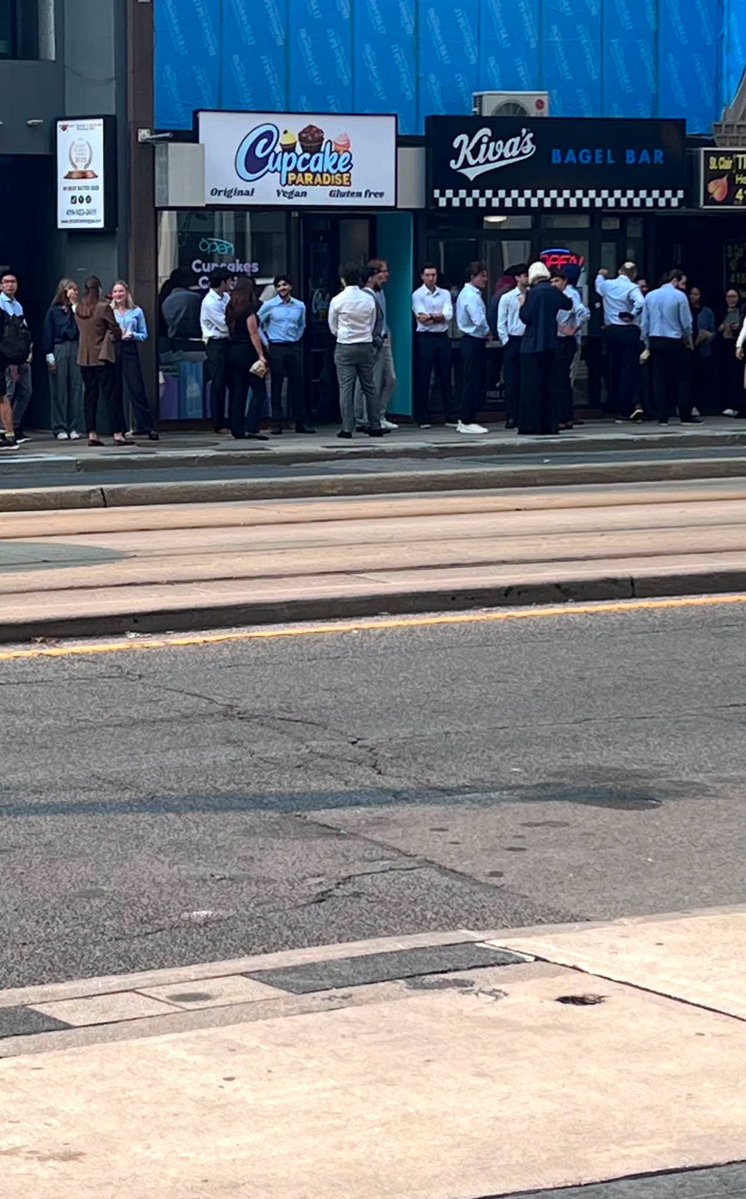 WillieHandler's tweet photo. The Jewish community will not be intimidated by Islamist terrorists allowed to run amuck in Canada. The day after this bakery was vandalized we lined up down the street to support our people. https://t.co/XUL21ytokI
