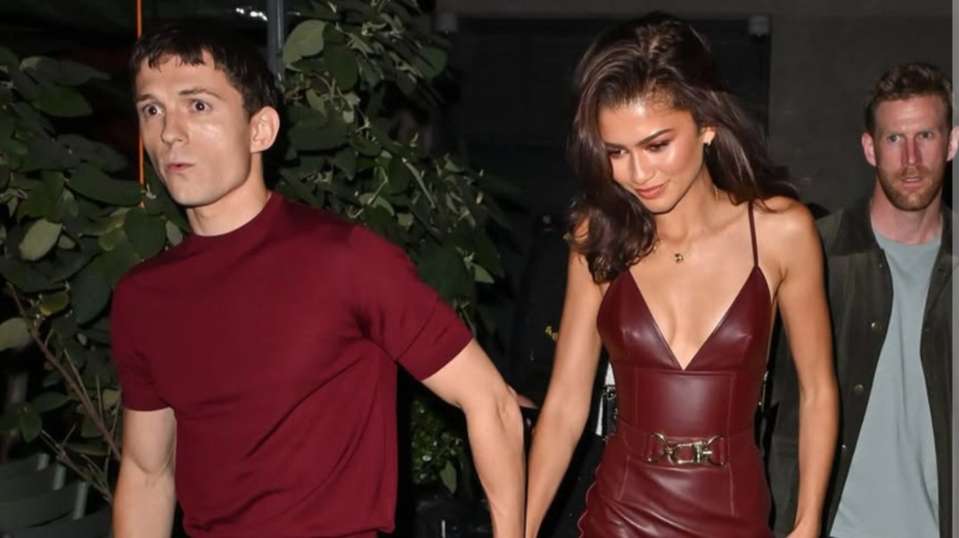 MrHollowBony's tweet photo. Zendaya had the PERFECT response to a fan proposing on the red carpet 😂💍
“You’re too late!” — Tom Holland already won that race. ❤️ https://t.co/1QfHXmYyVK