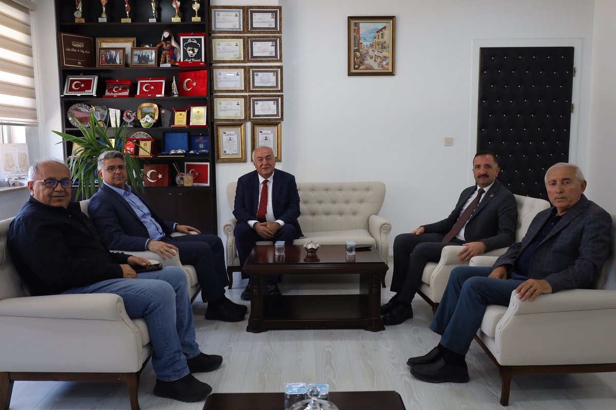 AUrek58's tweet photo. Aile ve Sosyal Hizmetler İl Müdürümüz Özgür Kırmızıtaş’ı; İmranlı Sanayici ve İş Adamları Derneği Başkanımız Cemalettin Danış ve Yönetim Kurulu Üyesi Hakkı Altınkaynak ile birlikte ziyaret ederek ilçemize dair istişarelerde bulunduk. https://t.co/s4iSZdDdKw