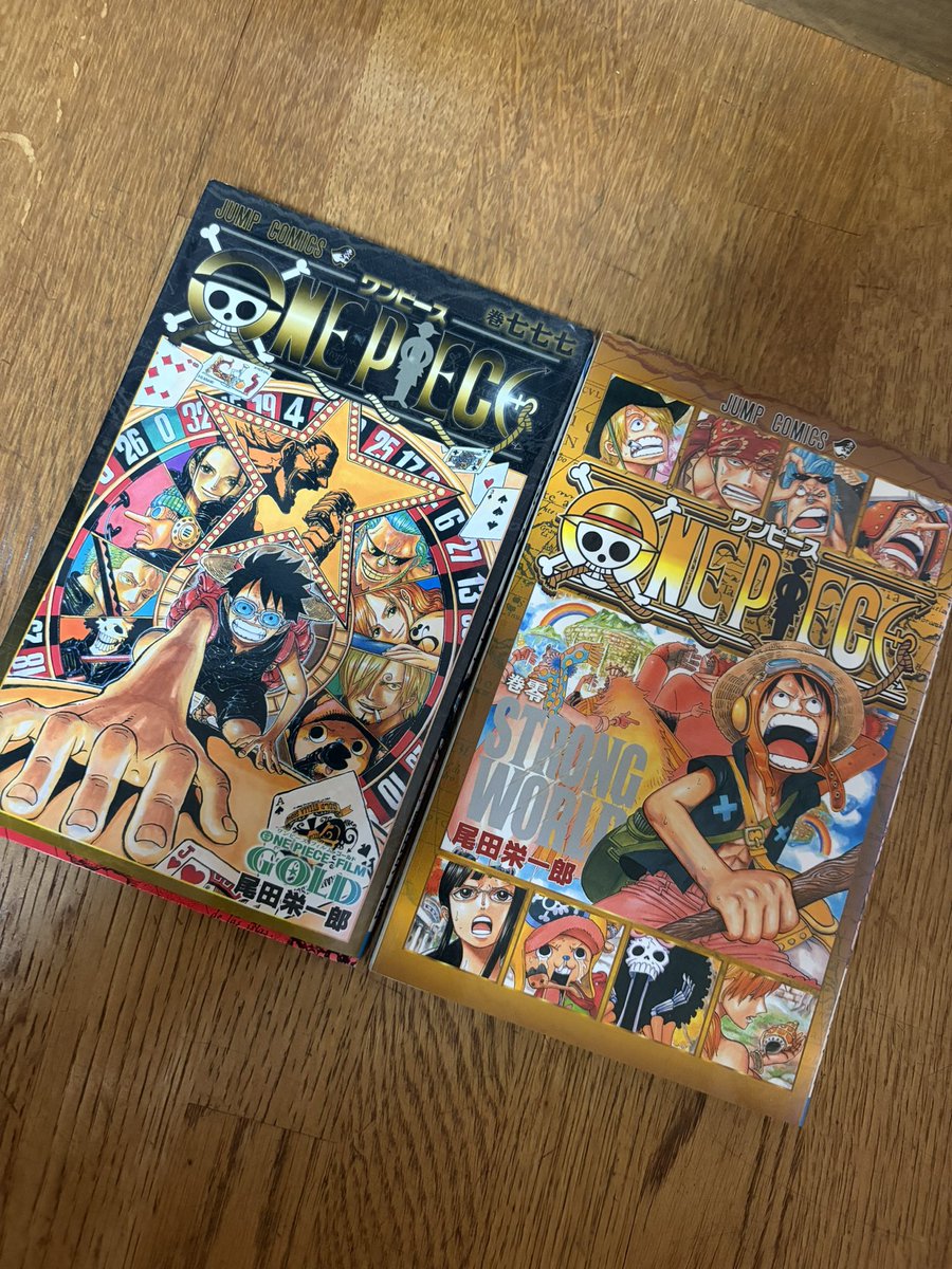 T7mLwfwPAW37641's tweet photo. 誰か教えて。
子供の頃に全部新刊で買ってたワンピースの本1巻から70巻くらいまで全部初版で、映画のやつもあるんだけど、これ売れるの？日焼けしてるけど欲しい人いるの？？#ワンピース #マンガ #漫画 https://t.co/lNqFtLxWEN