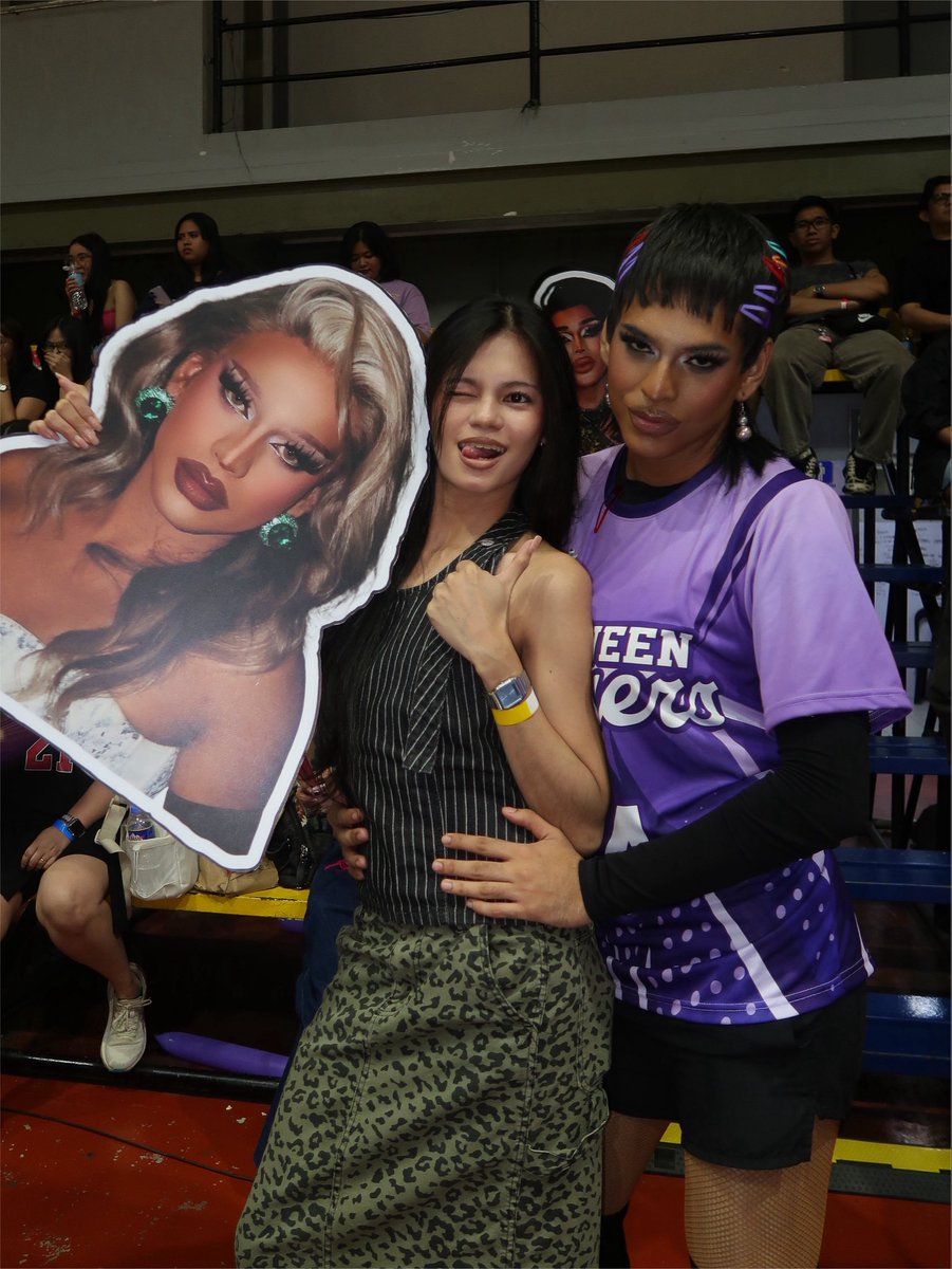 r4e__________'s tweet photo. the MVP’s courtside gf 🏆 https://t.co/VIU9koEDfa
