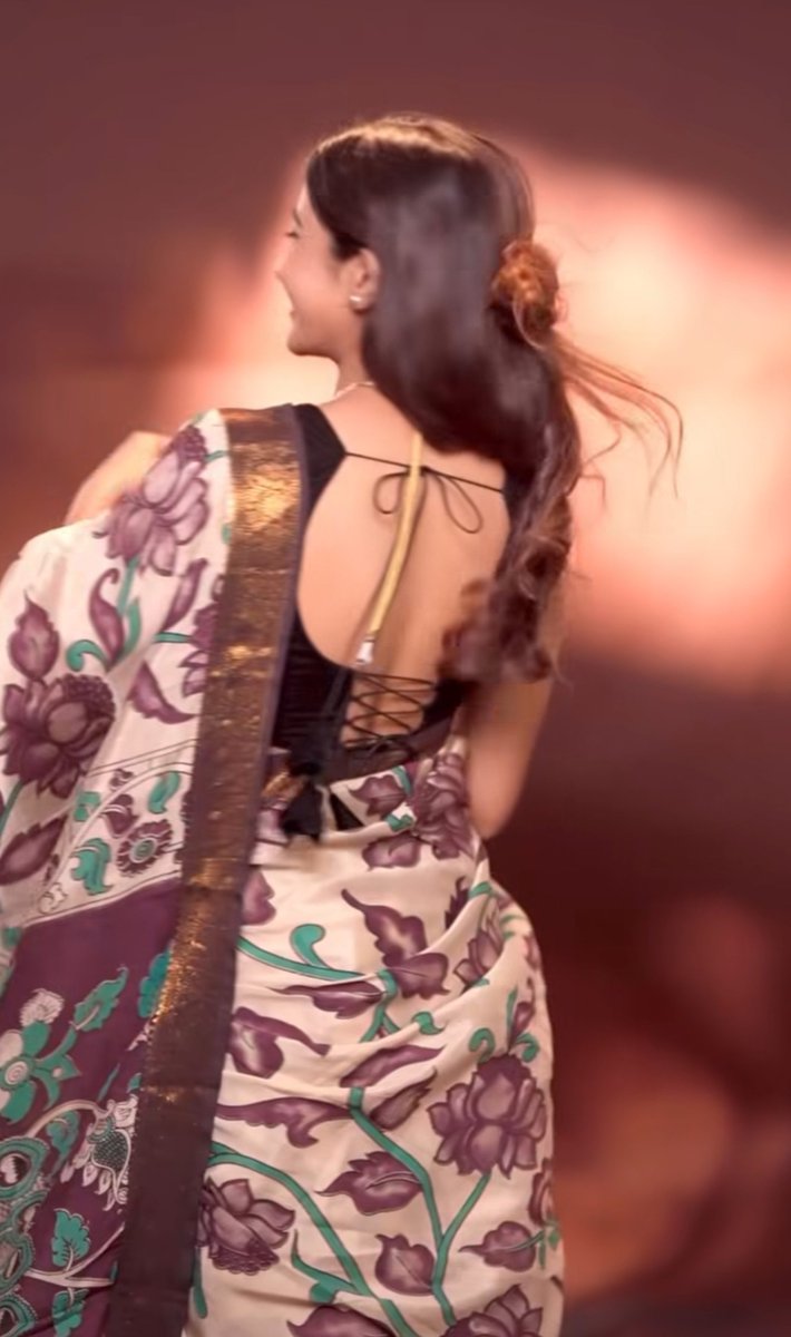 RomeoActresses's tweet photo. #NehaPathan https://t.co/8eABDKe1Ch