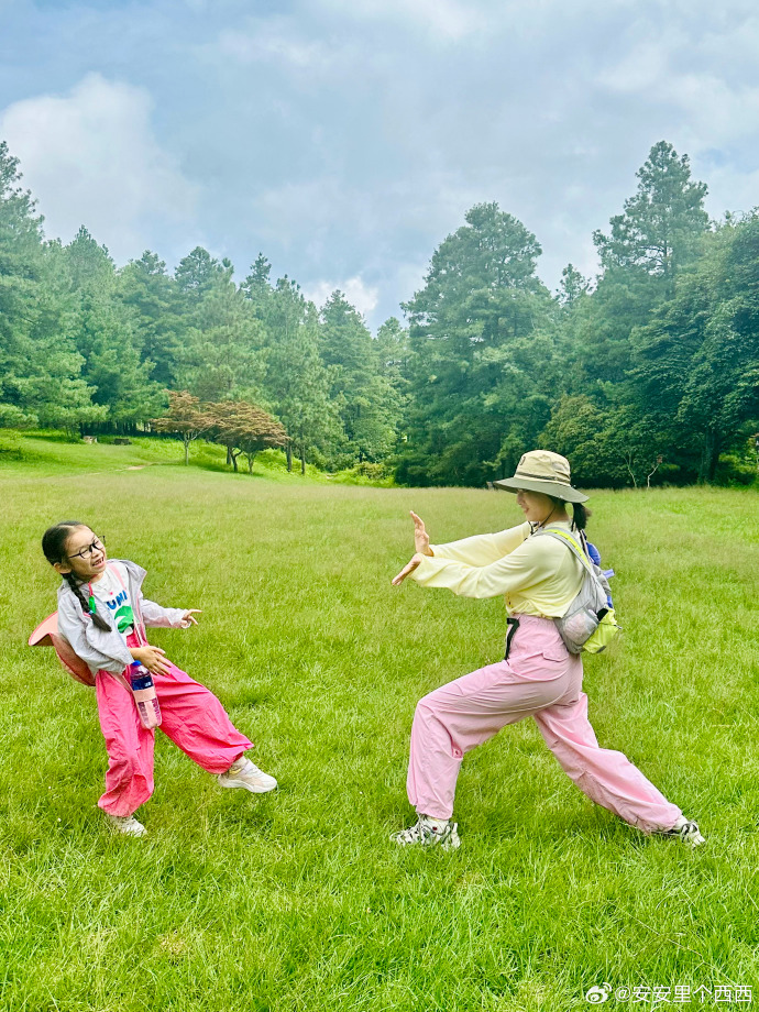YUNHOKI35619278's tweet photo. [Sunday hike with my tiny explorer—she found 3 cool rocks and taught me to “listen to nature”!  Best play is unplugged play!]， https://t.co/HFnql5oL82