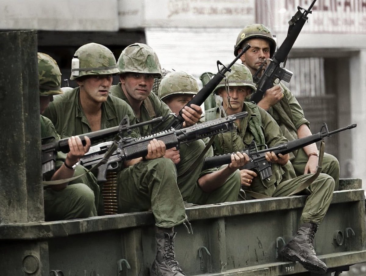 VoicesfromNam's tweet photo. A group of American soldiers sit heavily armed in the rear of their truck as a convoy moves through a part of Saigon during the second Tet Offensive, May 5, 1968. After an early morning mortar barrage on the city, the Viet Cong moved in small sapper squads that attacked several installations. By nightfall the fighting had subsided somewhat. 

Đường Phan Thanh Giản - Phan Thanh Gian Street, now the Red River Delta, the section near Dakao