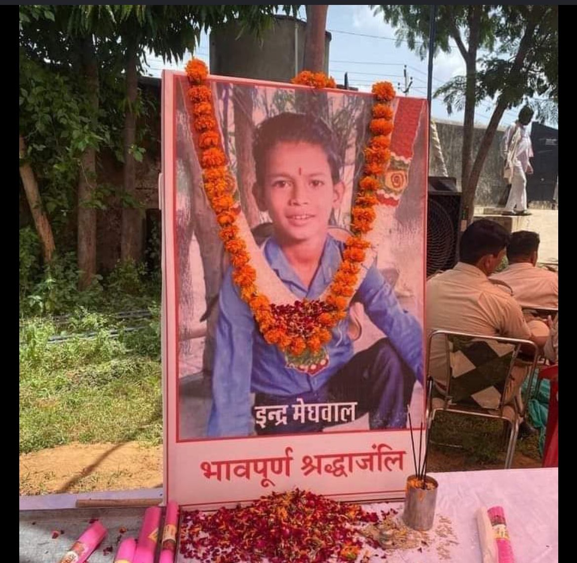 doraa_101's tweet photo. Meet Indra Meghwal. 
A 9 yr old Dalit boy from rajasthan, allegedly beaten to death by his own teacher. 
His “crime”? Drinking water from a pot reserved for upper caste Hindus. https://t.co/RAydtTEipk