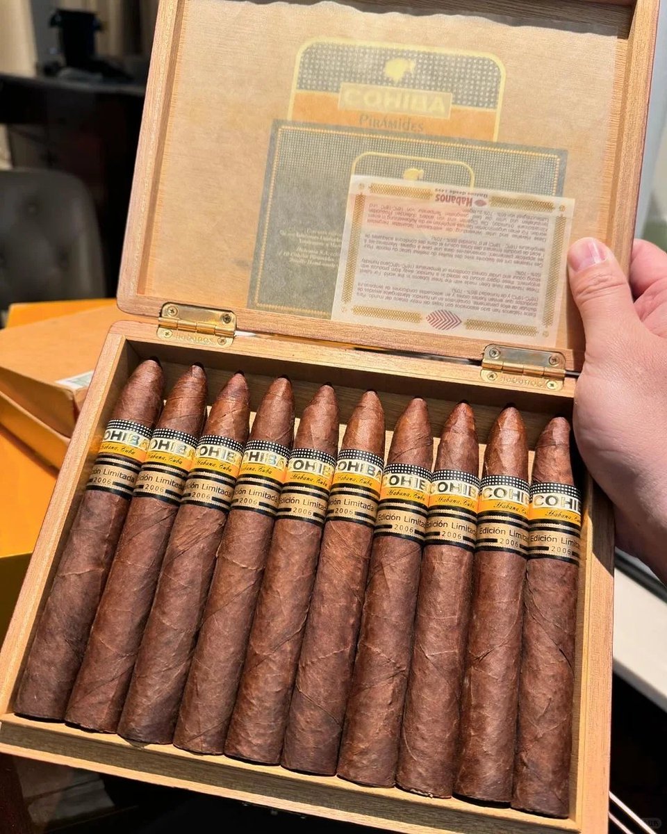 SunshineHovm's tweet photo. Rare vintage cigars
#cigarsmoker https://t.co/2jlIRpdfCN