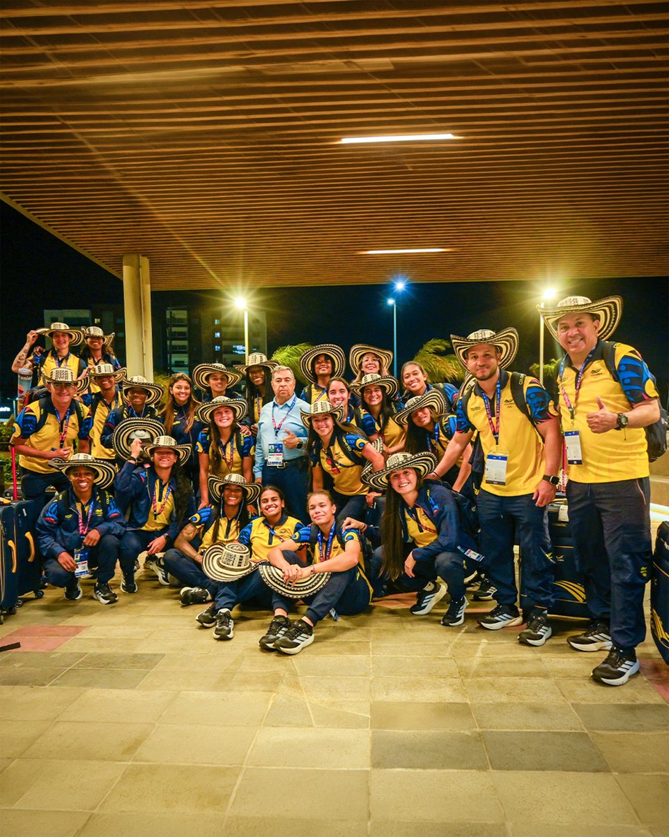 FCFSeleccionCol's tweet photo. 📸  ¡𝐶𝑜́𝑚𝑜 𝑒𝑠𝑡𝑎𝑚𝑜𝑠 𝑅𝐷, 𝑎𝑐𝑎́ 𝑙𝑙𝑒𝑔𝑜́ 𝐶𝑂𝐿𝑂𝑀𝐵𝐼𝐴! 🛬🇩🇴

𝑀𝑜𝑑𝑜 𝐶𝑒𝑛𝑡𝑟𝑜𝑎𝑚𝑒𝑟𝑖𝑐𝑎𝑛𝑜𝑠 𝑦 𝑑𝑒𝑙 𝐶𝑎𝑟𝑖𝑏𝑒 🔛

#ConOrgulloColombiano🇨🇴 https://t.co/lK79fs0wZi