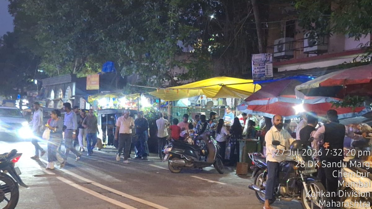 pradeepmagare's tweet photo. @TawdeRitu How can the a reading room / vachnalay &amp; nursery be opened by encroaching foot path and the @mybmcWardMW take no action ? @AshwiniBhide 
Add: Chembur Sarvajanik vachnalay, Opp: Shree krishna sweets, Business Point, DK Sandu Marg, Chembur Gaothan, Mumbai - 71. https://t.co/7ilNoLCKAL