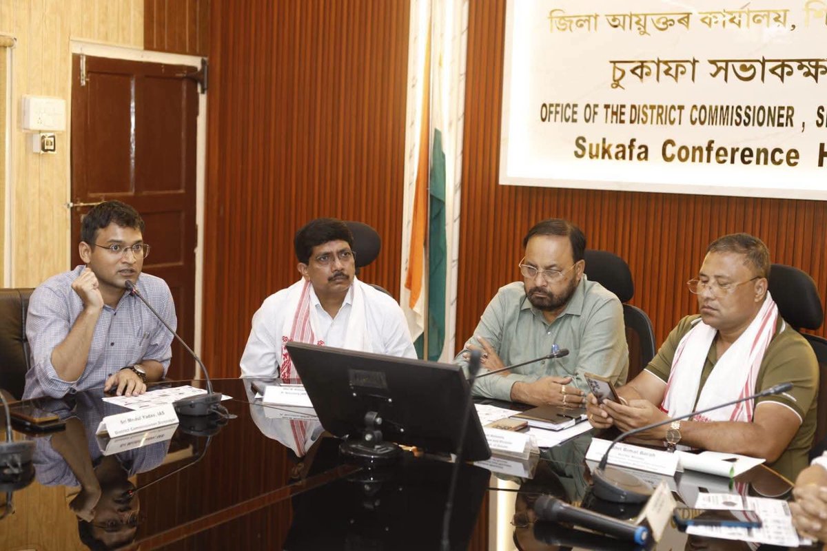 dc_sivasagar's tweet photo. A 5-member central team led by MHA Joint Secretary M. Ramachandrudu visited Sivasagar today to review Upper Assam's flood situation with Ministers Keshab Mahanta, Bimal Borah, and local officials.
#AssamFloods #UpperAssam https://t.co/9qyuXMhRsv
