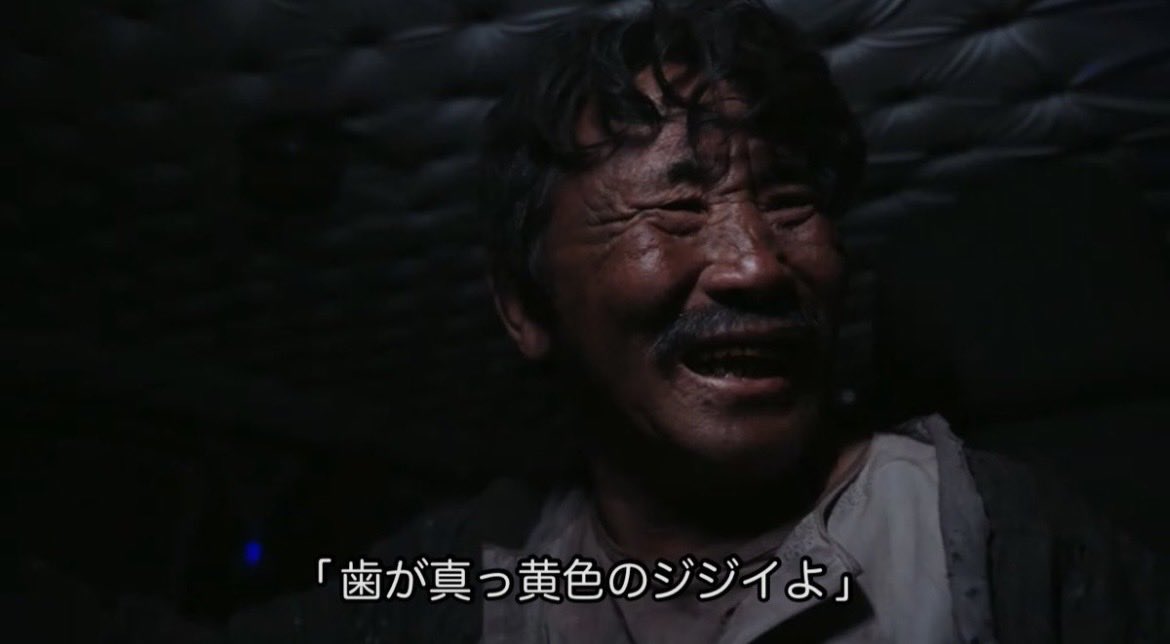 nagi18teen's tweet photo. VIVANTでは黄色の物を身につけている人は裏切っているケースが度々ある

・1話で出てきた歯が黄色いおじさん
・山本
・テント内の裏切り者

これらを踏まえて11話で出てきた黄色い物を身につけてる人……
　　　　　宇佐美部長…嘘だよな？？
#VIVANT #VIVANT考察　#堺雅人 https://t.co/tk3LL8F22Y