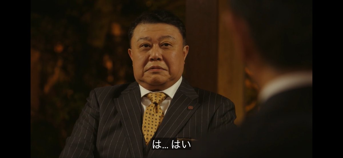 nagi18teen's tweet photo. VIVANTでは黄色の物を身につけている人は裏切っているケースが度々ある

・1話で出てきた歯が黄色いおじさん
・山本
・テント内の裏切り者

これらを踏まえて11話で出てきた黄色い物を身につけてる人……
　　　　　宇佐美部長…嘘だよな？？
#VIVANT #VIVANT考察　#堺雅人 https://t.co/tk3LL8F22Y
