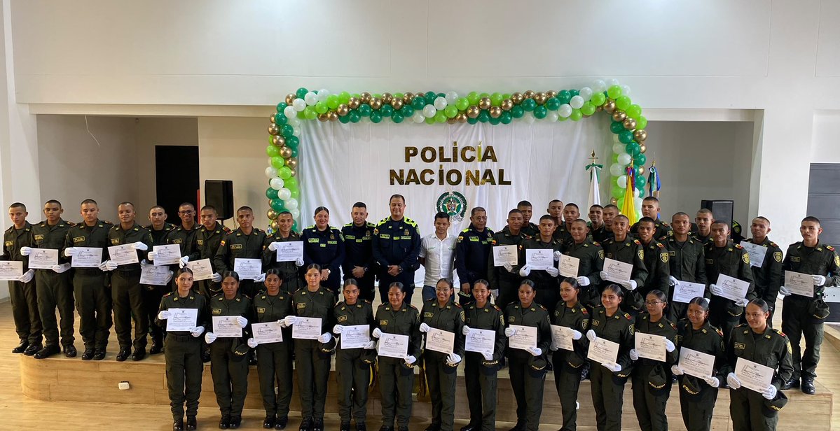 PoliciaDECOR's tweet photo. 🇨🇴 ¡𝑴á𝒔 𝒄𝒐𝒎𝒑𝒓𝒐𝒎𝒊𝒔𝒐 𝒂𝒍 𝒔𝒆𝒓𝒗𝒊𝒄𝒊𝒐 𝒅𝒆 𝑪ó𝒓𝒅𝒐𝒃𝒂! 🚔

40 nuevos Auxiliares de Policía juraron bandera, reafirmando su vocación de servir y proteger a los cordobeses.

En Sahagún, 27 hombres y 13 mujeres culminaron con éxito su proceso de formación e iniciarán su labor apoyando la seguridad, la convivencia ciudadana y el trabajo cercano con las comunidades en diferentes municipios del departamento.

Con disciplina, valores y compromiso, fortalecemos el servicio de Policía.  #S2D