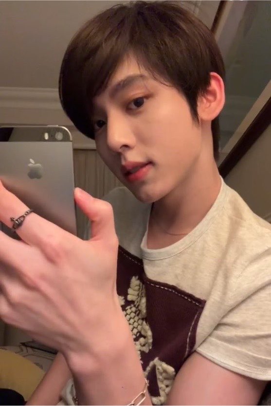 shbinist's tweet photo. ok pose https://t.co/WNqg4tTxe7