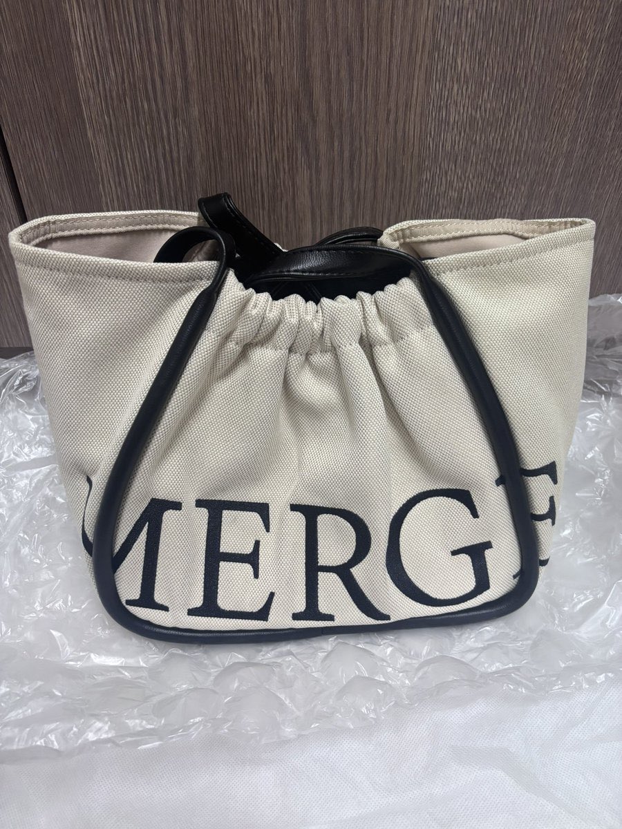 myg9302's tweet photo. กระเป๋า Merge a day bag Medium : Ivory 
🤍 1900รวมส่ง 
ใช้ครั้งเดียวค่ะ ทัก dm มาได้เลยค่ะ
#merge #mergeส่งต่อ #กระเป๋าmerge #ส่งต่อmerge https://t.co/kSVCrNbHMt