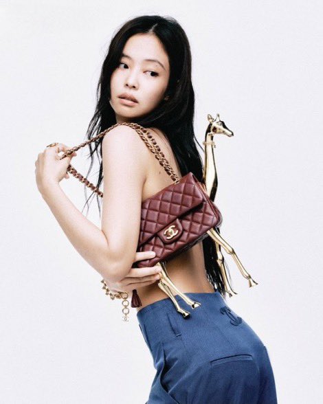 jenniescharts's tweet photo. Highest peaking solo songs by K-pop soloists on Apple Music Global Chart

1. JENNIE, like JENNIE — #12 
2. JENNIE, Mantra — #15
3. ROSÉ, toxic till the end — #16 
4. JENNIE, Less than a Lover — #23 https://t.co/VUs3YsJFmf