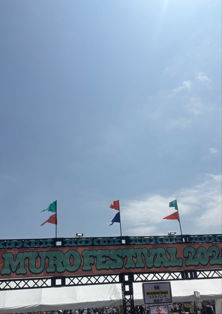 oor_04's tweet photo. 2026/07/26
MURO FESTIVAL 2026
📍横浜赤レンガ倉庫 野外特設会場

初ムロフェス！野外フェスでこんなにライブハウスみたいなフェスは初めてで、めちゃくちゃ楽しかったし、マジで来てよかった、、どのバンドもアッツアツなライブでカッコよすぎ🥵個人的にBBとメイフォが優勝🤦🏻‍♀️ https://t.co/R6xkspxEuI