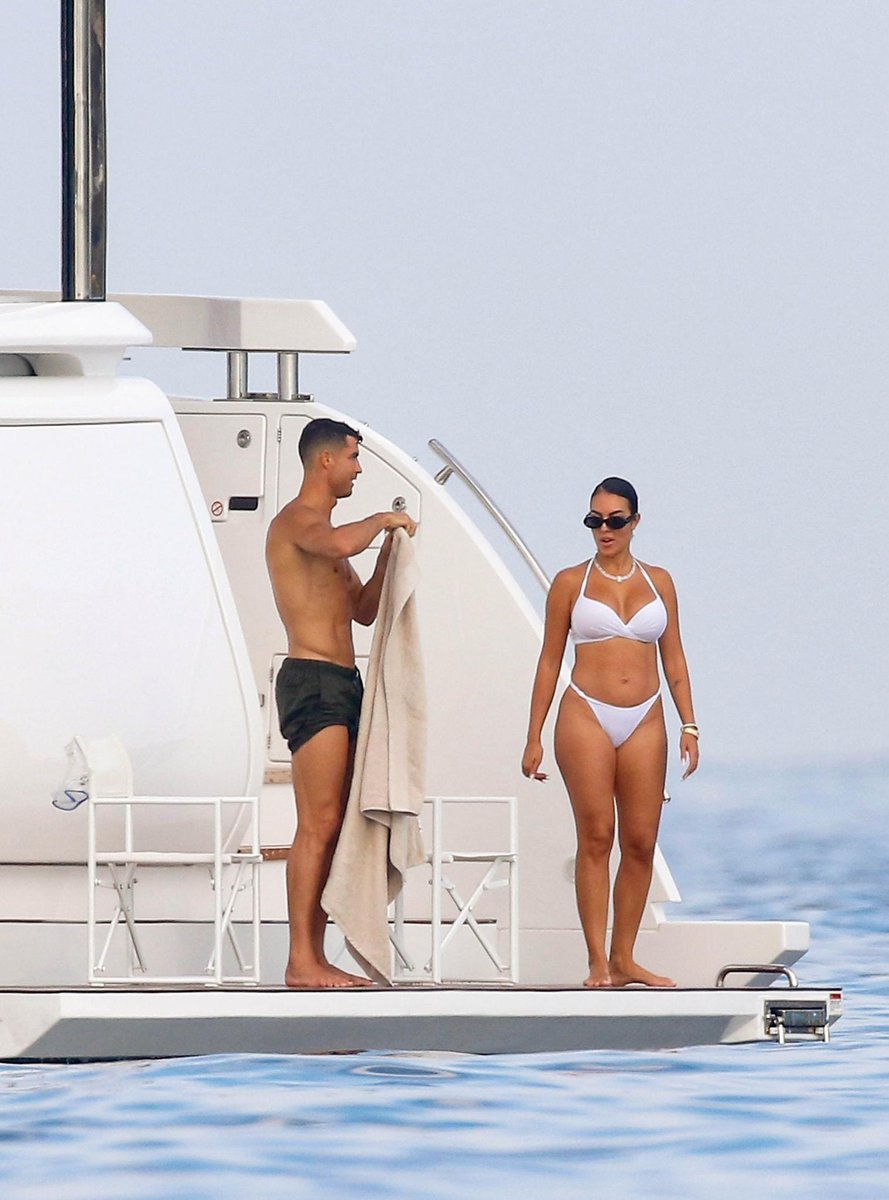 MrxBuddy's tweet photo. Shirtless Cristiano Ronaldo shares affectionate yacht moments with Georgina Rodríguez in St. Tropez. https://t.co/oJJTFC8FLA