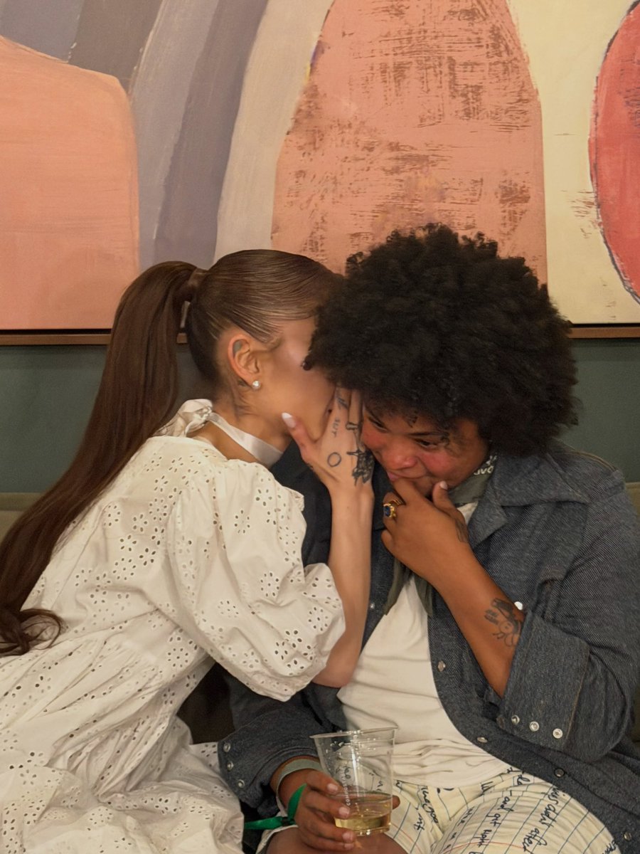 BuzzingPop's tweet photo. Ariana Grande and Tayla Parx reunite in new photo. https://t.co/Sk0CRXwL9s