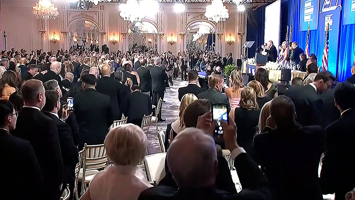 tommyxtopher's tweet photo. Full Video And Transcript: Donald Trump's Incoherent Unfunny WHCD Disaster Of A Speech https://t.co/oXHpRPsNvp https://t.co/hJLSGFDjYk