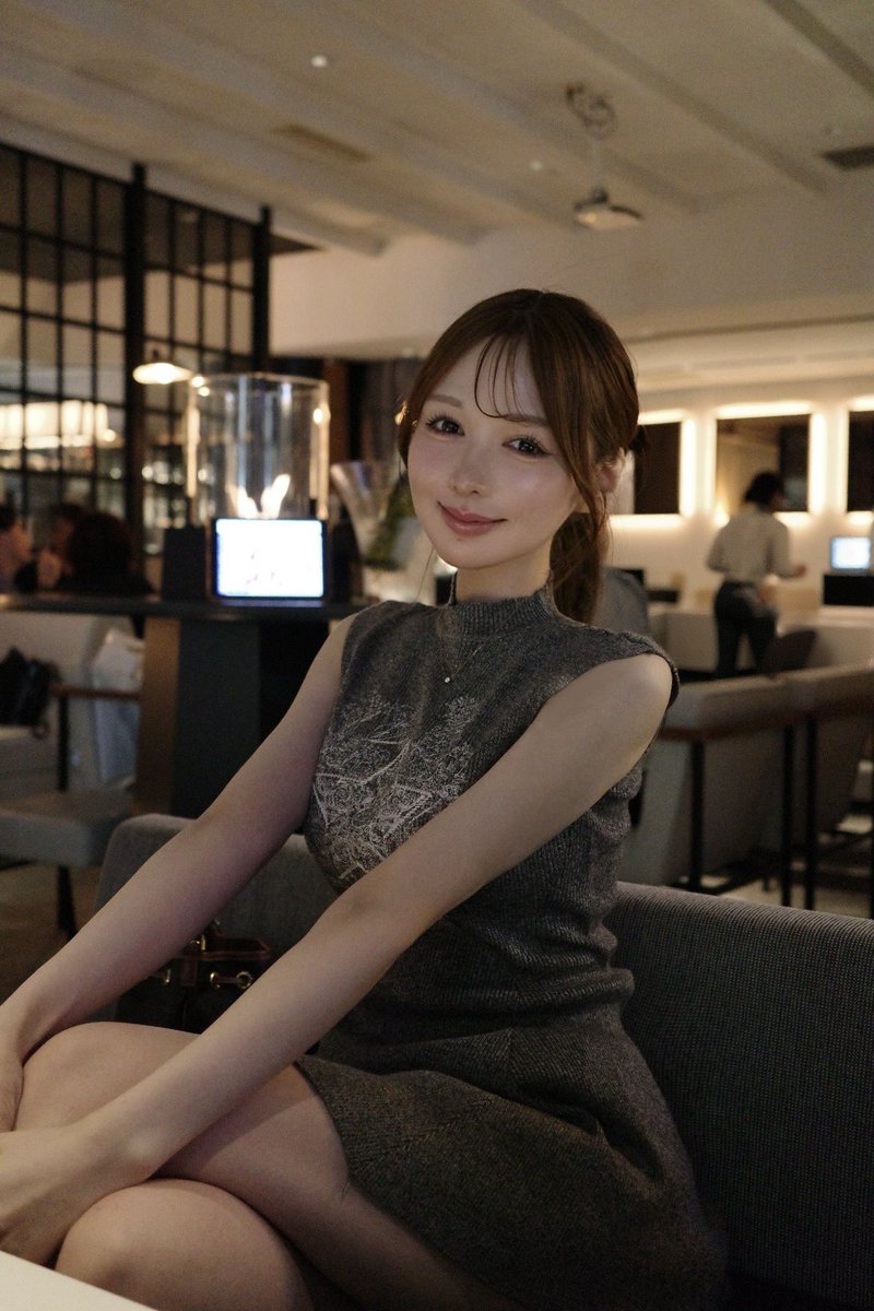 nekoooo_nya's tweet photo. 夜職顔と昼職顔私はどちらでしょうか？？
って思ったけどタトゥー入ってる時点で昼はむりだったから右は消してみた https://t.co/RrSBq8qfVi