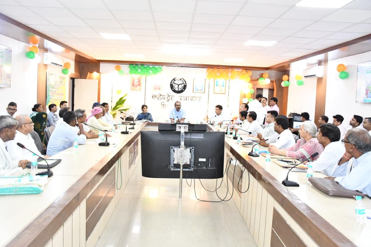 dm_firozabad's tweet photo. भूमि संरक्षण अनुभाग के अंतर्गत जिला भूमि एवं जल संरक्षण समिति की बैठक कर भूमि एवं जल संरक्षण से संबंधित योजनाओं की प्रगति की समीक्षा करते हुए संबंधित अधिकारियों को आवश्यक दिशा-निर्देश दिए। @UPGovt @InfoDeptUP @CMOfficeUP https://t.co/Hnr58YNDW7