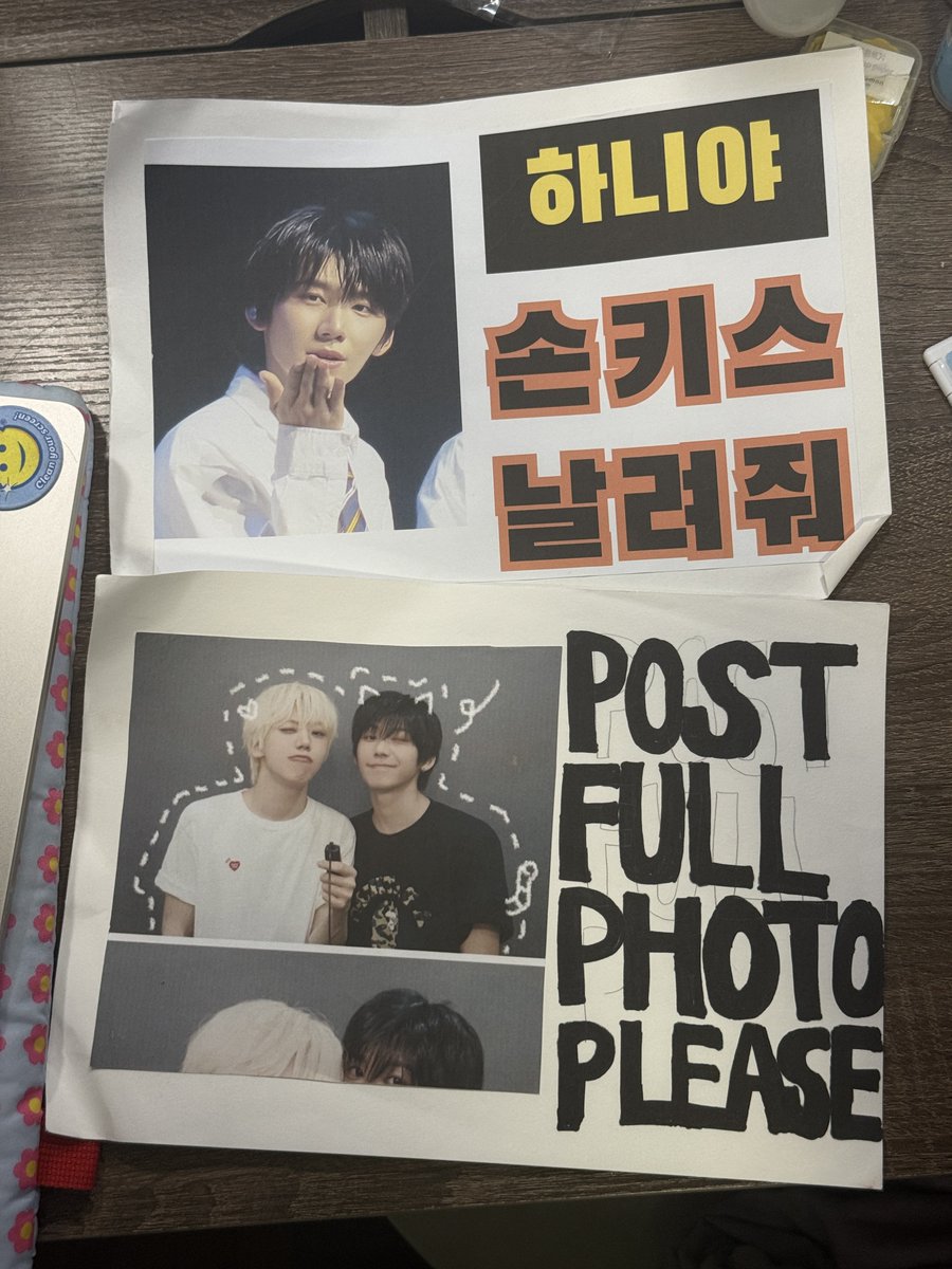 httpjks's tweet photo. the 2 banners na nagpa-paldo sa akin this weekend vs the actual reaction i got from hani and woongki 😁 ipapa-frame ko talaga mga ito lol

lost media na lang talaga yung day 1 hand kiss ni hani 💔 note to self na lang na ugaliin mag-check kung nag-rerecord yung video hjsjdj https://t.co/dEeTX6vk0q