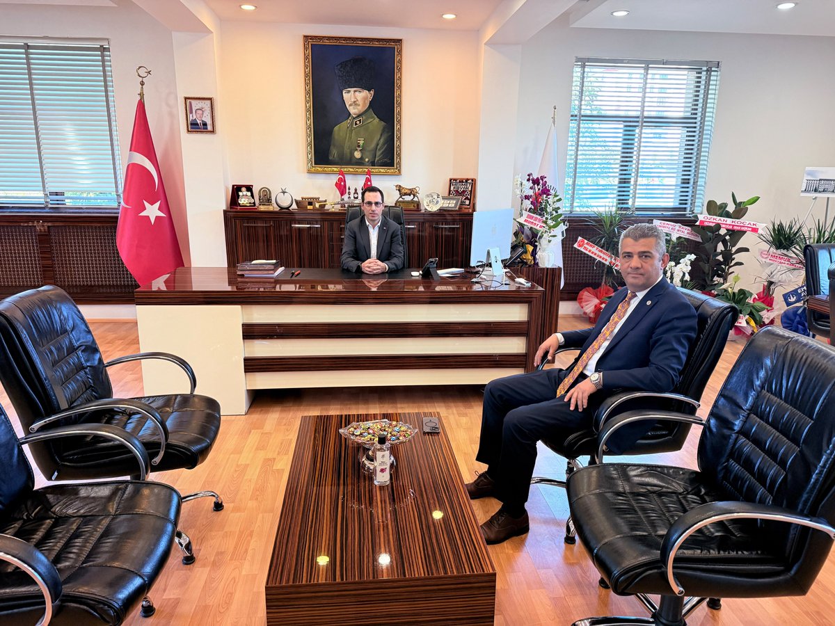 Erzurum_Mem's tweet photo. 🤝İl Millî Eğitim Müdürümüz Sayın Süleyman Ekici, Yakutiye Kaymakamı olarak göreve başlayan Sayın Mehmet Rıdvan Doğan'ı makamında ziyaret ederek hayırlı olsun dileklerini iletti.

Samimi bir ortamda gerçekleşen ziyarette, Yakutiye'de eğitim alanında yürütülen çalışmalar ile kurumlar arası iş birliğinin güçlendirilmesine yönelik değerlendirmelerde bulunuldu.

@ekicis20