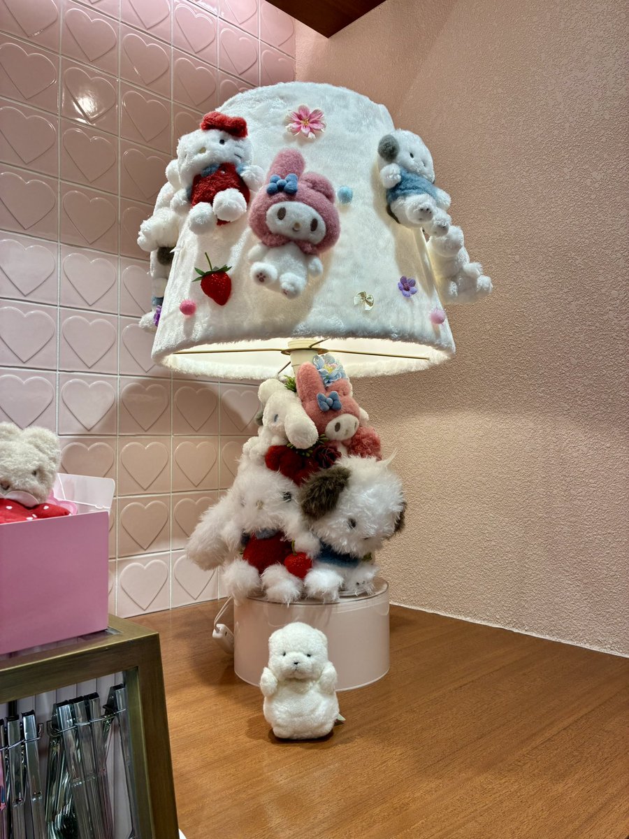 gomame_c's tweet photo. サンリオハウス、ごまめもいってきたよ🤍 ⸝꙳

シナモンのシナモンロールとマイメロのハンカチ🎀
ショッピングバッグも！

たのしかった〜💘

#sanriohouse #サンリオハウス https://t.co/A3n8GbUnqp