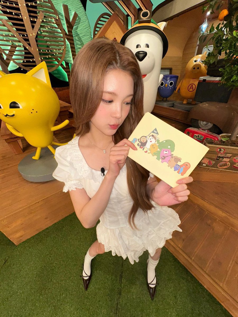 ananolh's tweet photo. hoppity hop ⭐️ roday’s forecast: fully recharged social battery, and approximately 98% chance of twirling through the day. i think today secretly handed me a happy coupon since now i’m walking around with rosy—cheeks, lighter heart, and enough serotonin to spare with hachu들! https://t.co/pz26dZHwfk