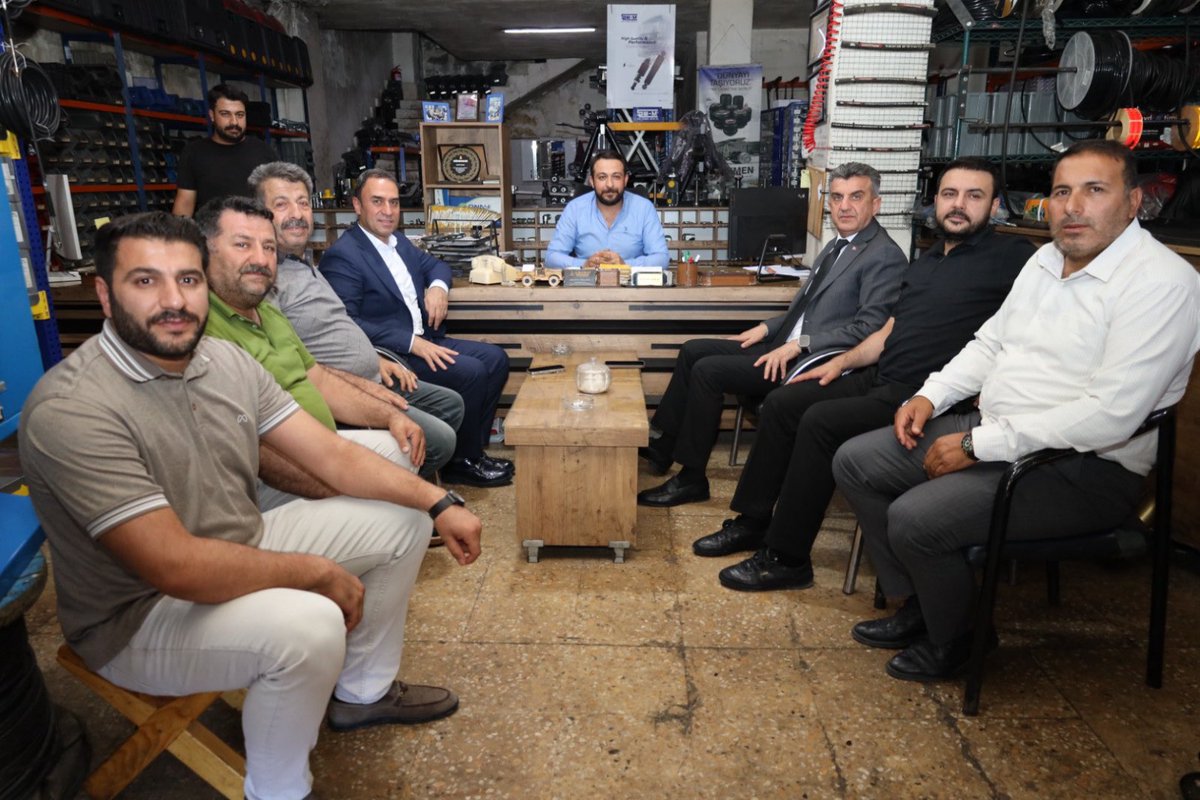 EyyubiyeAkParti's tweet photo. AK Parti Bir Türkiye Kitabıdır.

Vefayı, teşkilatımızın en güçlü bağlarından biri olarak görüyoruz.

İl Başkanımız Mehmet İlhami Günbeği, İlçe Başkanımız Süleyman Elgün, İl Yönetim Kurulu üyelerimiz, İl Gençlik Kolları Başkanvekilimiz Halil Akdemir ve Eyyübiye İlçe Teşkilatımız ile birlikte; davamıza yıllardır samimiyetle hizmet eden kıymetli yol arkadaşımız Şükrü Fırat'ı ziyaret ettik.

Cumhurbaşkanımız ve Genel Başkanımız Sayın Recep Tayyip Erdoğan'ın imzasını taşıyan teşekkür belgesini kendisine takdim ederek, teşkilatımıza sunduğu kıymetli katkılar dolayısıyla şükranlarımızı ifade ettik.

AK Parti; fedakârlıkla çalışan, inancını ve emeğini milletimizin hizmetine adayan kadroların omuzlarında yükselmektedir. Aynı dava bilinciyle, aynı heyecanla ve aynı sorumluluk anlayışıyla Türkiye Yüzyılı hedeflerine durmadan yürümeyi sürdüreceğiz.

#MilletimizleYolumuzBir
#SüleymanElgün #AkEyyübiye #Eyyübiye

@RTErdogan @Akparti @abuyukgumus @hakanaksu058 @farukaytek @mustafaelitas @acarfaruka @Ziverozdemir @milhamigunbegi @bybekirbozdag @AEminOnenOfis @ProfDrDusak @CYAZMAC @malicevheri @ibrahimeyyupogl @HikmetBasak_63 @av_mfaruk @ElgunSuleyman @SalihAldeniz5 @Serkankrmz63 @SbrKnk @ihalilesiyok