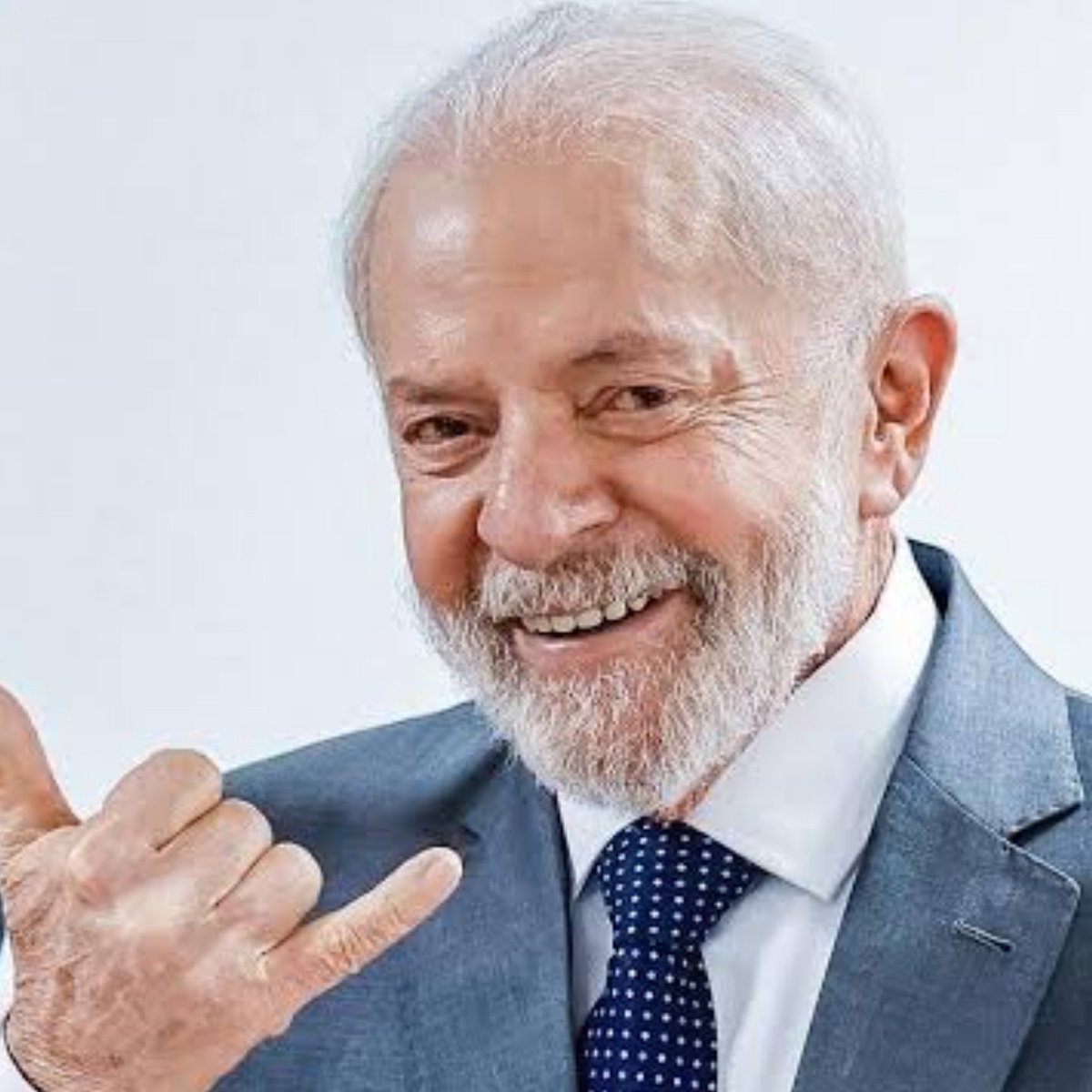 reportersalles's tweet photo. Enquanto mortes se multiplicam no SUS, Lula bate recorde e gasta R$ 255 milhões de dinheiro público com propaganda estatal em 2026. 

E isso é só o começo: de acordo com o Estadão, outros R$ 584 milhões já estão reservados para a mesma finalidade. https://t.co/YPmLS5TlAa