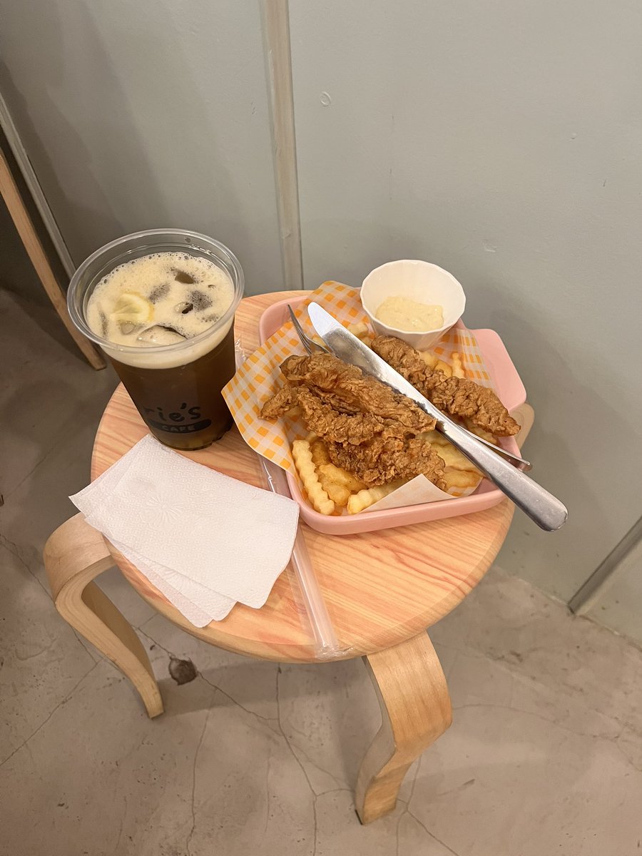 irydescens's tweet photo. sa lorie's cafe maginhawa guys sobrang sarappp maski yung sauce! ang generous din ng serving nila, ikaw na lng magtataka panong di pa siya ubos 

tas would you believe P380 lang 'to lahat 🤩 10/10 babalikan tlg https://t.co/8aFGNNzL33