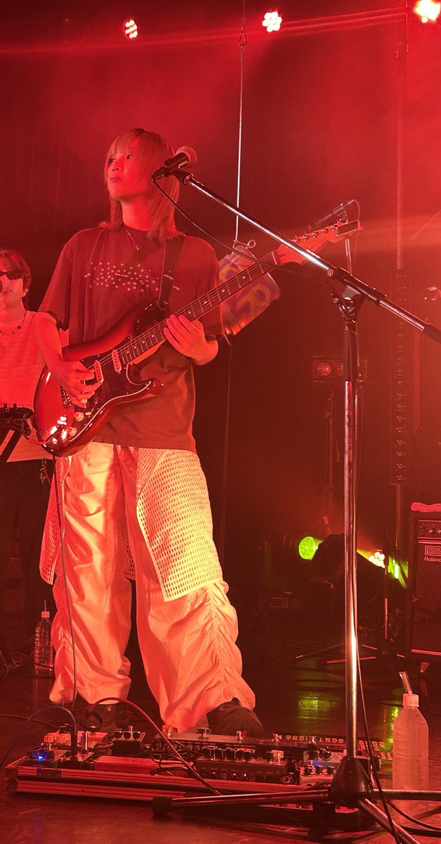 RooMilionBell_s's tweet photo. \\ Magnet➕TOUR 🧲!!//
FINAL!!!
定番曲はもちろん、新曲や懐メロコーナーもあり、『ニューエイジ・ポップミュージック』Klang Rulerの魅力が詰まった素敵なライブでした✨
そしてgyoshiさんのギターは、今日も最高のサウンドを奏でておりました🎸
行って良かった❣️
#KlangRuler_Live
#gyoshi https://t.co/2wXjAzJHUx